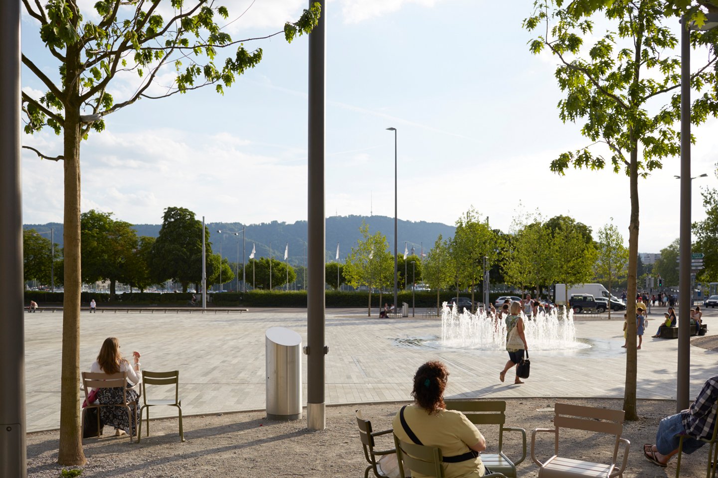 Sechselaeutenplatz, Zuerich, Juni 2014. Photo by Elisabeth Real Foxtrail Odysseus Zrich Sechselutenplatz Bellevue